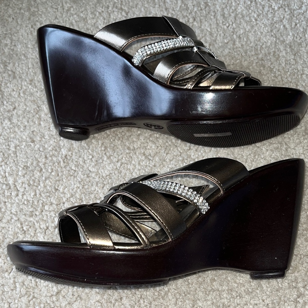 Italian Shoemakers Metallic Bronze Sandals Made in Italy - Picture 4 of 5